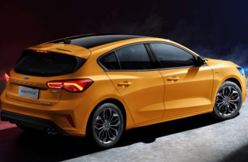 Mazda 3 vs Ford Focus comparison 2025